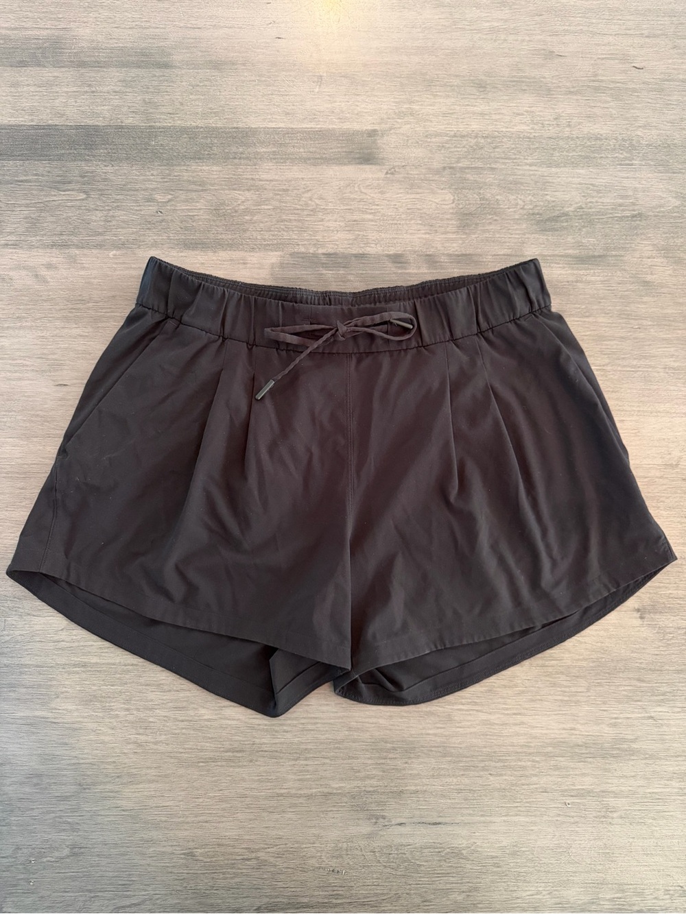 Lululemon Stroll at Sundown Short 3” Black Size 6 EUC